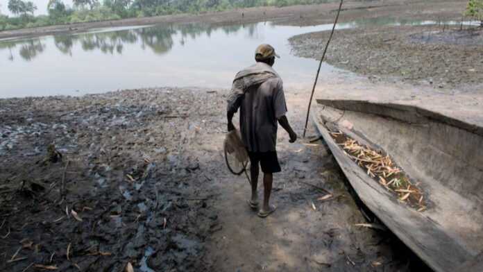 jpg_A_fisherman_with_his_canoe_in_Goi_c_Kadir_van_LohuizenNOOR_web.jpg