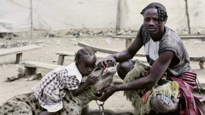 Mummy Ahmadu & Mallam Mantari Lamal with Mainasara, Pieter Hugo