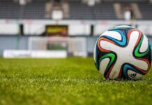 4e place du Mondial au Qatar : les recettes du Maroc dévoilées Un ballon de football sur un terrain