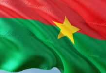 Alassane Ouattara à Abuja Drapeau du Burkina Faso